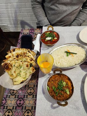 Garlic Naan, Chicken Bhuna & Chicken Vindaloo