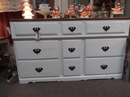 9 drawer dresser/buffet