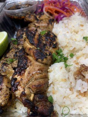 Chicken insanal skewers with garlic rice @veefoodlife