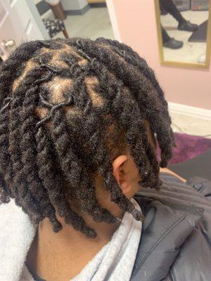 Loc retwist with two strands