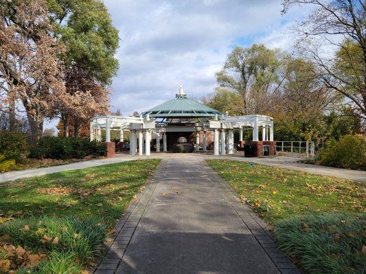 Bloch Cancer Survivor's Plaza