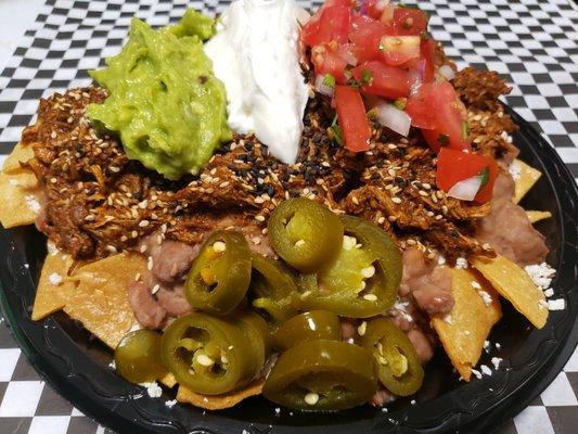 Pollo Mole Poblano Super Nachos