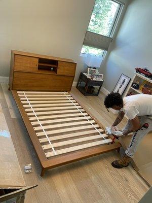 Assembling the bed