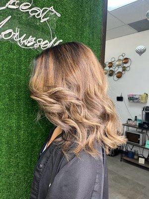 Highlights w root shadow & trim