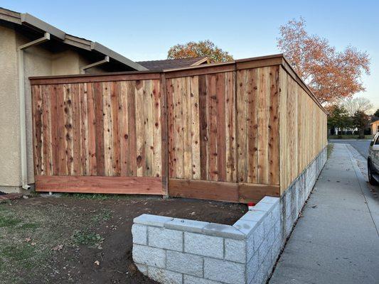 Split face block retaining wall w/cap