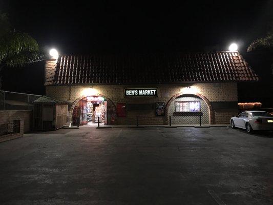 Ben's is a good market with a great selection of beers, alcohol and chips grocery