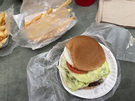 Cheese burger with lettuce, tomato and onion