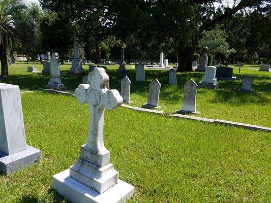 Lone Oak Cemetary-Mausoleum