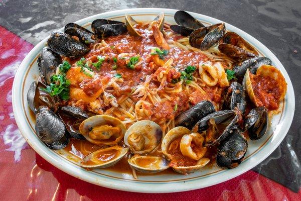 Combination Seafood with Linguine