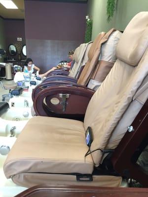 Good massage seats - love that they will make the pedicure water extra hot.