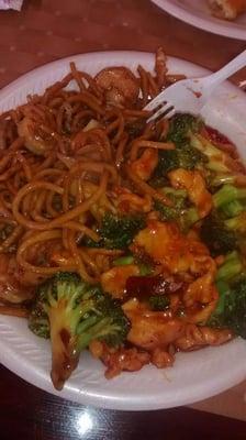 Lomein and chicken broccoli combo!