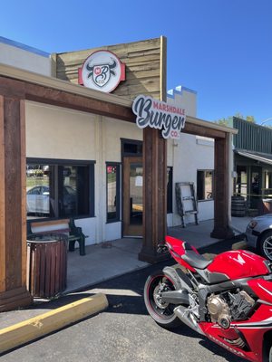 Fun place to stop for a burger & beer!