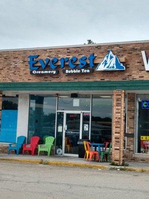 Everest Frozen Yogurt & Bubble Tea