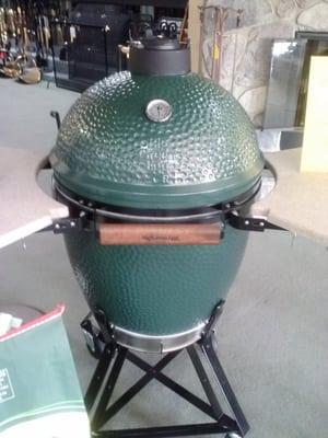 Medium size Big Green Egg...easy to be a great chef using this bad boy!