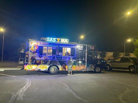 Moctezuma taco truck @ CVS y Mas