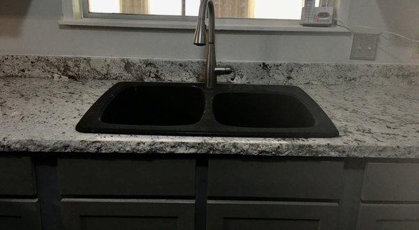 GRANITE COUNTERTOP KITCHEN