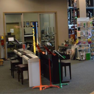 Electronic keyboards, recorders, drum machines, pedals, microphones & much more