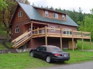 Mooster Lodge, sleeps 8. Kellogg Vacation Homes.