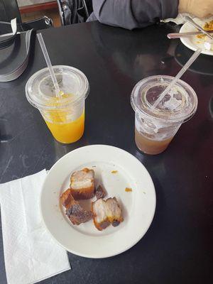 Chicharrón y jugo de tamarindo y parcha