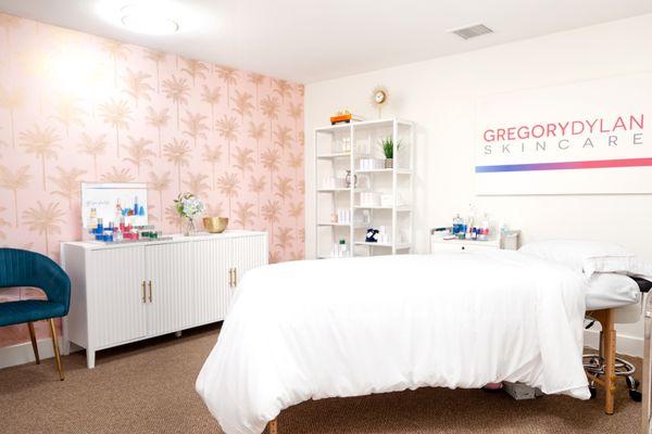 With over 25 years of experience, Gregory's facial treatments area among the best in the business & customized to suit each client's needs.