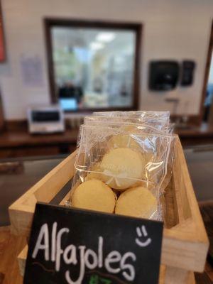 Alfajoles (shortbread cookie perfection!)