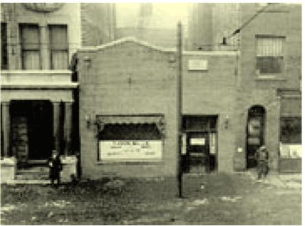 Source: http://www.ghostresearch.org/sites/valentines.html
Notice the 2 columns and 2 windows of the next door building.