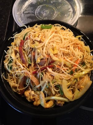 Singapore Rice Noodles carry-out. Good amount of noodles & meat but very little curry flavor.