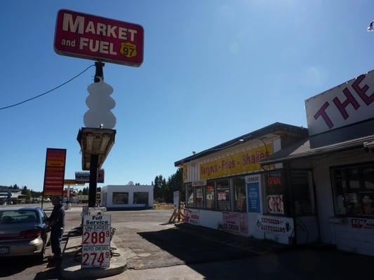 Cafe / Convenience Store / Gas Station Exterior