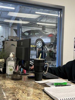 Clean office for customers with a view of the cars being serviced.