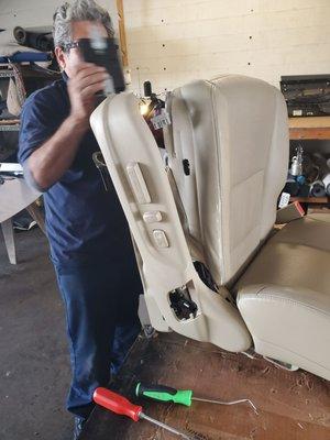 B & R Auto Upholstery