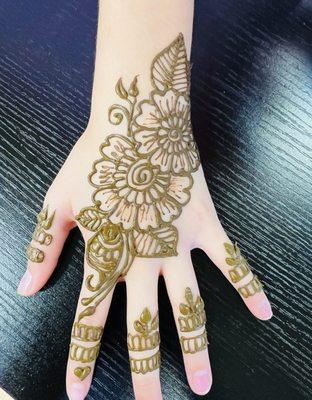 Temporary Henna designed.