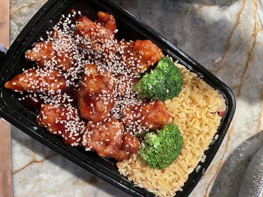 C22. Sesame Chicken Combo Plate