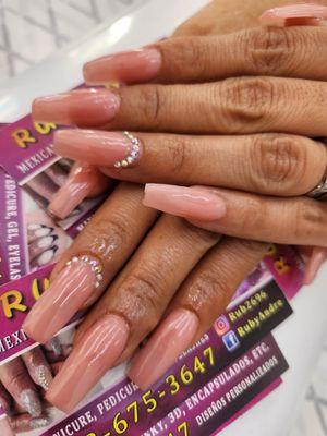 Ruby nails  818.675,3647