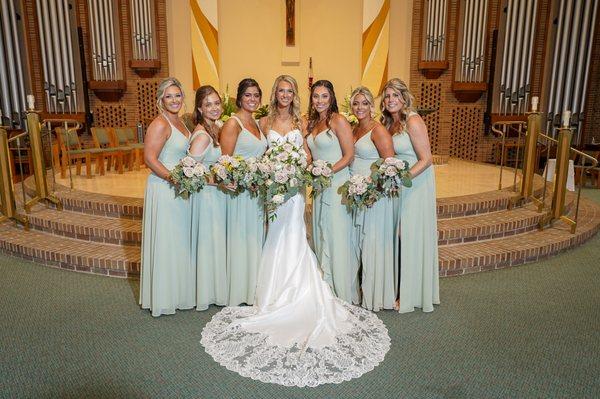 Bridal Party with Bouquets