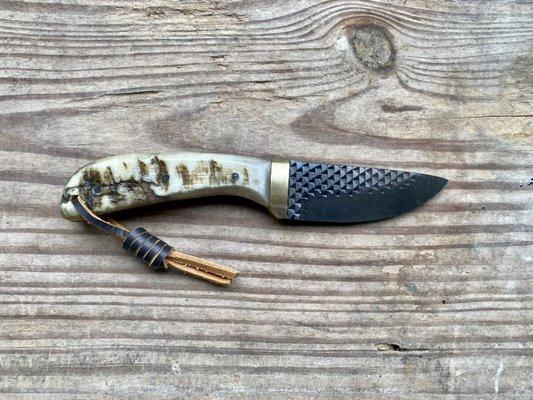 6 & 3/4 in. Rasp caper knife with a brass bolster and a ram horn handle.