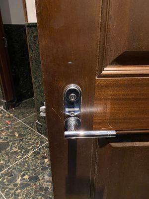 Commercial door handle