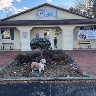 Come on in!  We're ready to pamper your pets with a glam-up groom and a great paw-cation!