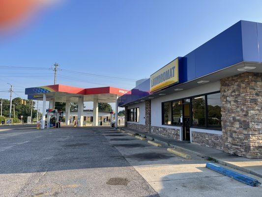 Beeline Gas Station had my favorite gas Sunoco and now my favorite laundromat! All new equipment!