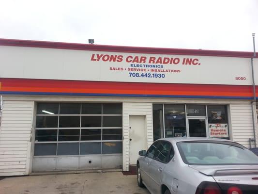 Lyons car radio