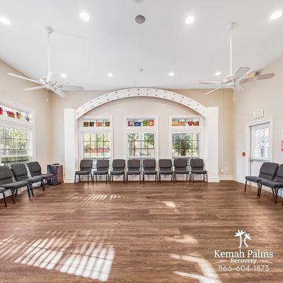 Kemah Palms Recovery Group Room