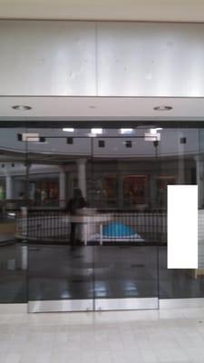 One of my favorite stores in Menlo Park Mall...GONE. (Cropped someone out of the reflection)