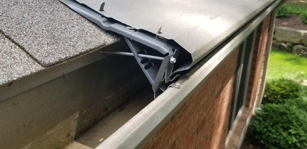 WE DO NOT PENETRATE YOUR SHINGLES, OUT PATENTED ALUMINUM TRI-BEAM BRACKETS NOT ONLY HOLD THE PANELS SECURE BUT HELP STRENGTHEN THE GUTTERS!