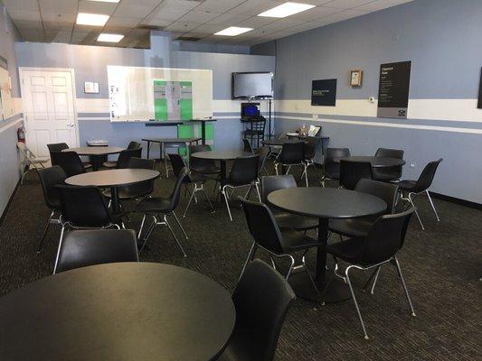 Classroom layout that encourages a collaborative learning environment.