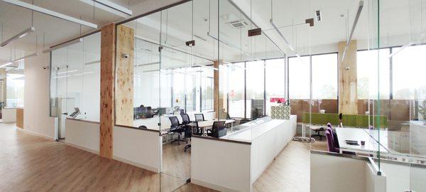 Frameless glass partitions