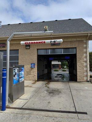 Touchless automatic car wash. Duallys welcome.