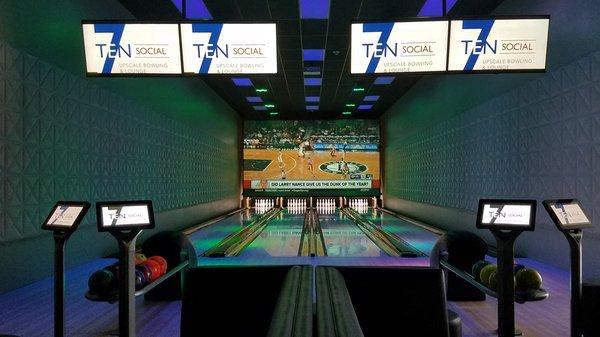 Private VIP Lanes and Banquet Room