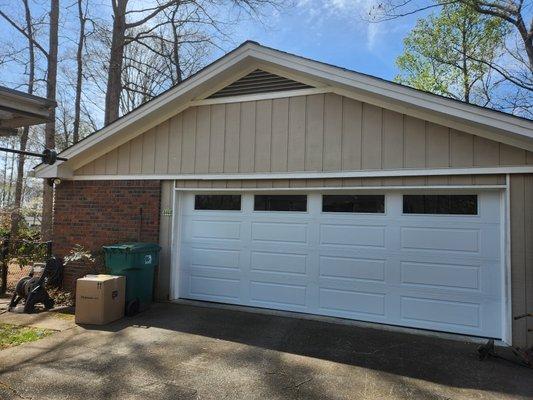 Long (ranch) panel 18×7 garage door