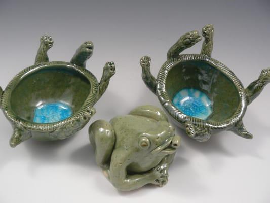 Turtle bowls and frog