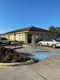 Coastal Foot Specialists main entrance and handicapped parking at door