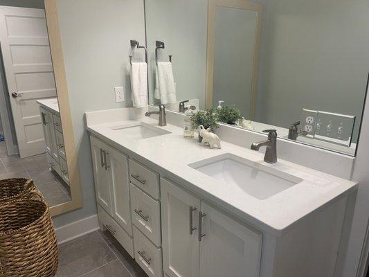 Look at that shine!!! We can make your bathroom shine just the same!!!